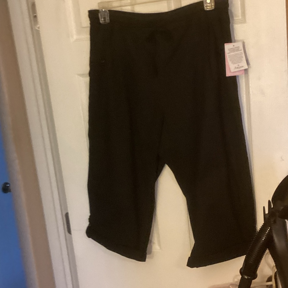 Women's Black Capri Pants